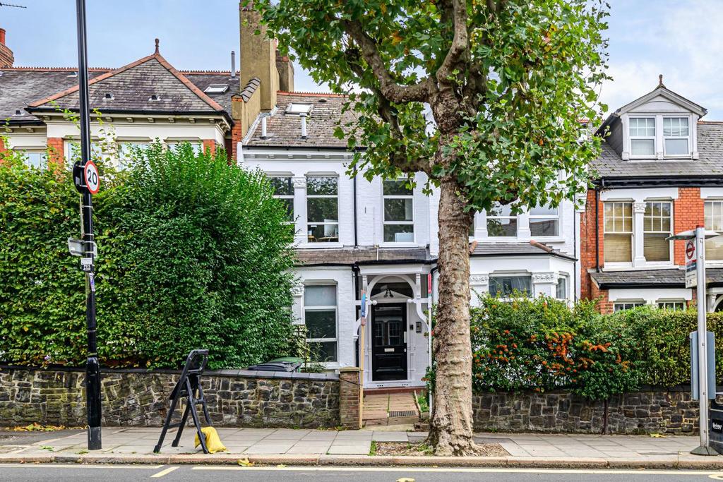Muswell Hill Road, Muswell Hill 1 bed flat £400,000