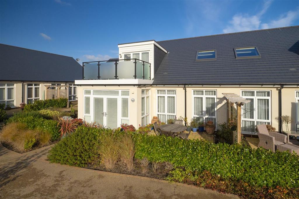 Hurricane Way, Terlingham Gardens, Hawkinge 3 bed semidetached