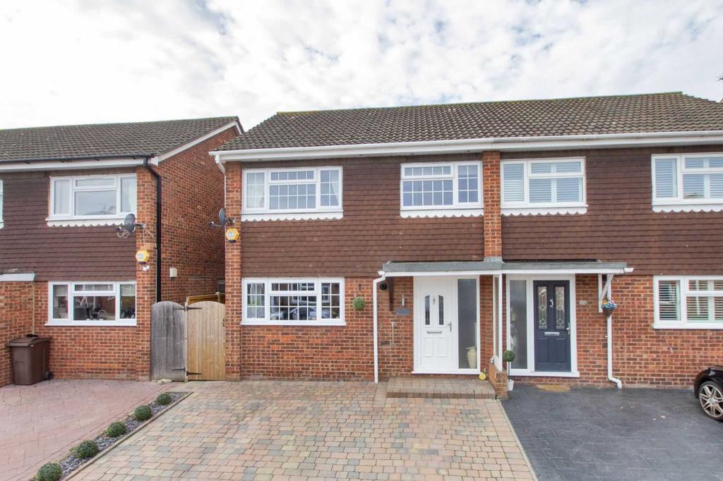 Coniston Close, West Dartford, DA1 3 bed semidetached house £425,000