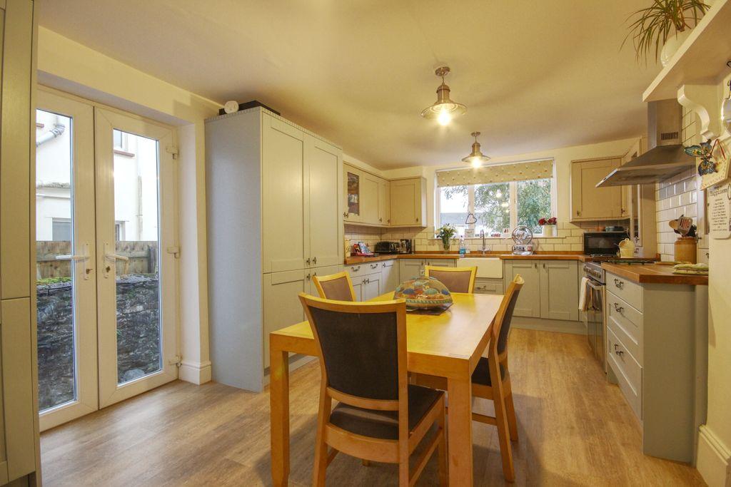 Ashleigh Road, Barnstaple EX32 8JY 6 bed terraced house £375,000