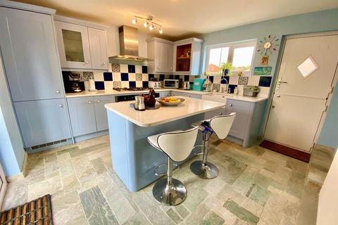 19 Draycott Crescent, Cam, Dursley, GL11 5LW