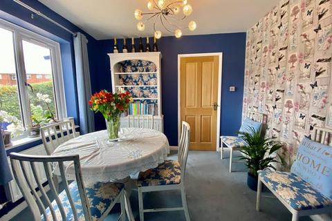 19 Draycott Crescent, Cam, Dursley, GL11 5LW