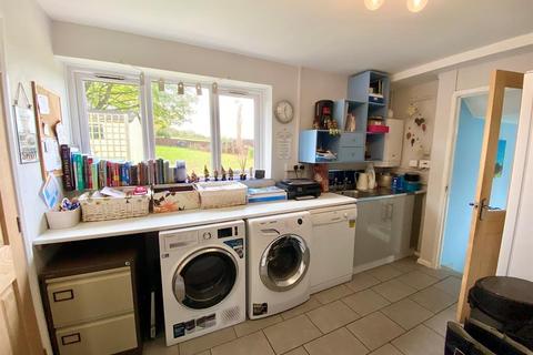 19 Draycott Crescent, Cam, Dursley, GL11 5LW