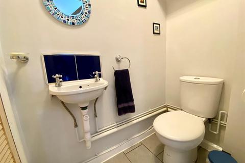 19 Draycott Crescent, Cam, Dursley, GL11 5LW