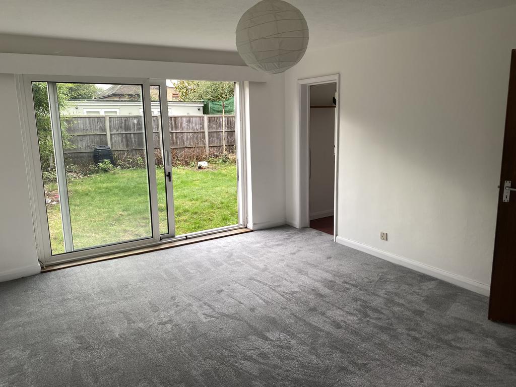 Road, Hampton Wick, Kingston upon Thames KT1 2 bed ground