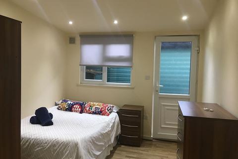 Studio to rent, Chatsworth Road, London NW2