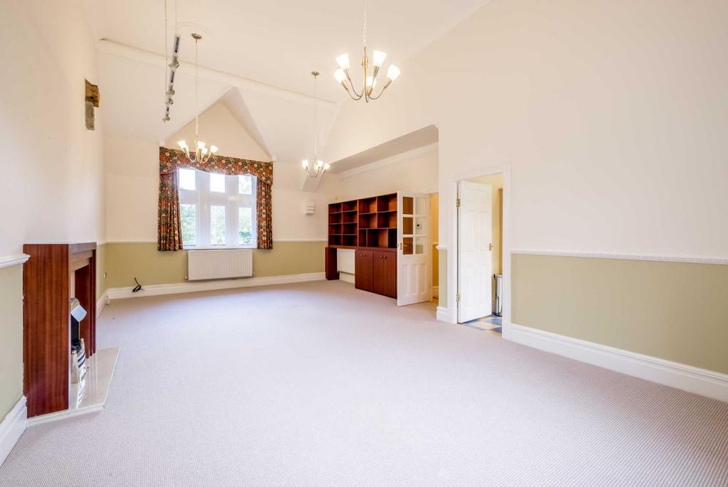 The Woodlands, Holmfirth HD9 3 bed apartment to rent £1,150 pcm (£265 pw)