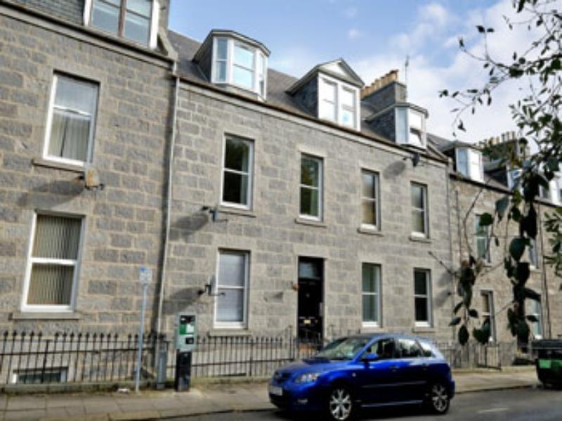 Ferryhill Terrace, Aberdeen AB11 2 bed flat to rent £650 pcm (£150 pw)