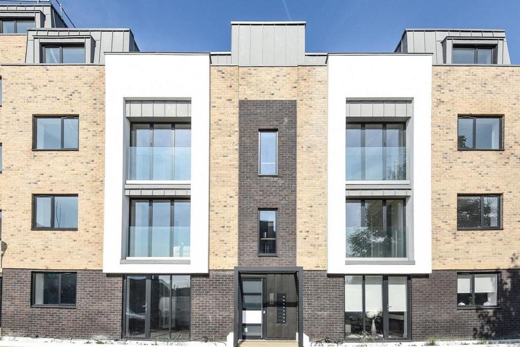 Connaught Gardens, Muswell Hill 2 bed flat £700,000