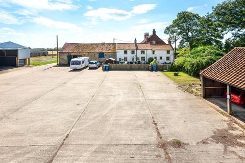 4 bedroom property with land for sale - Grange Farm, Spridlington, LN8