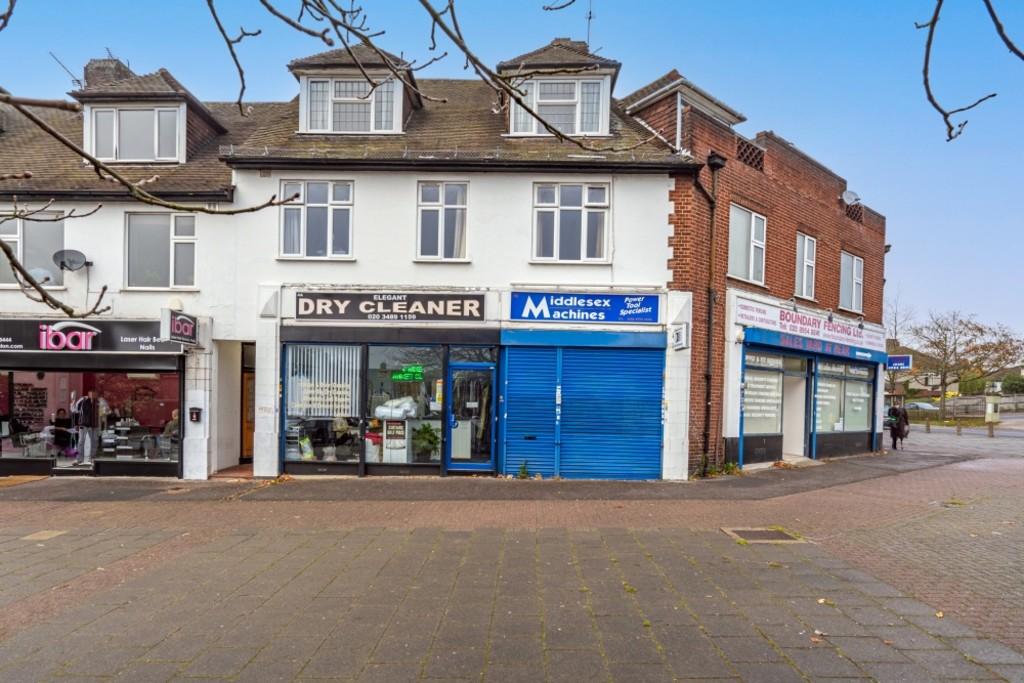 College Hill Road, Harrow Weald 3 bed flat £1,600 pcm (£369 pw)