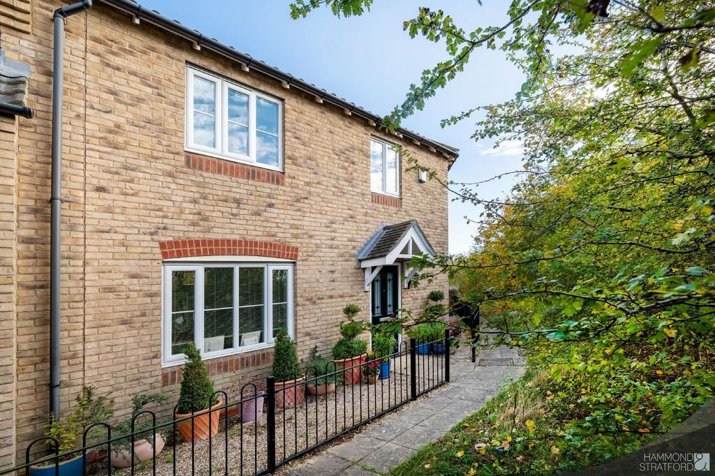 Round House Way, Cringleford 4 bed link detached house £325,000