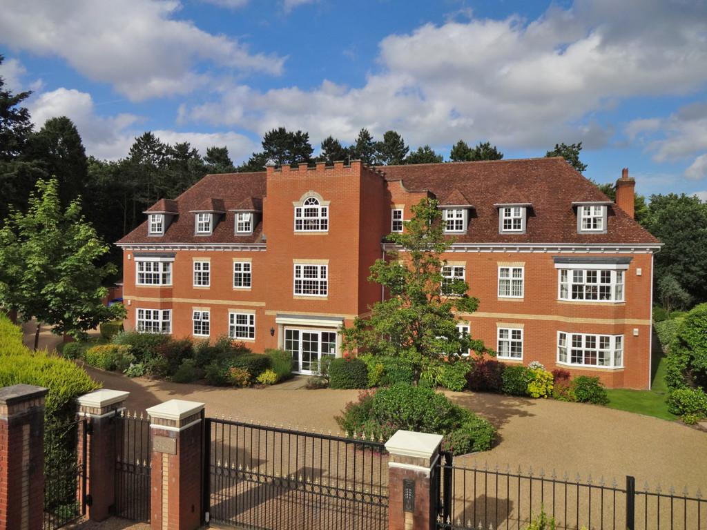 Greenhurst Drive, Barnt Green, B45 8GH 3 bed apartment £395,000
