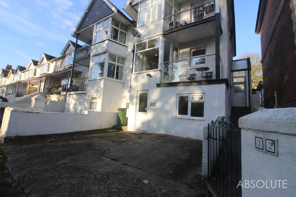 Youngs Park Road, Paignton, TQ4 6BU 1 bed ground floor flat £600 pcm (£138 pw)