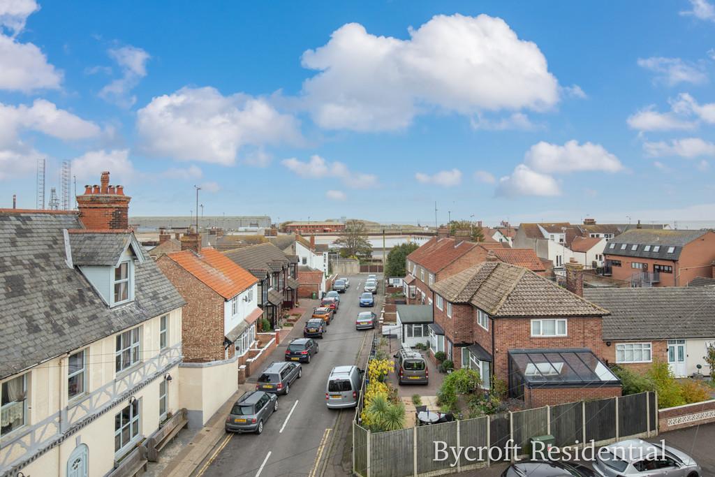 Cliff Hill, Gorleston 4 bed terraced house £200,000