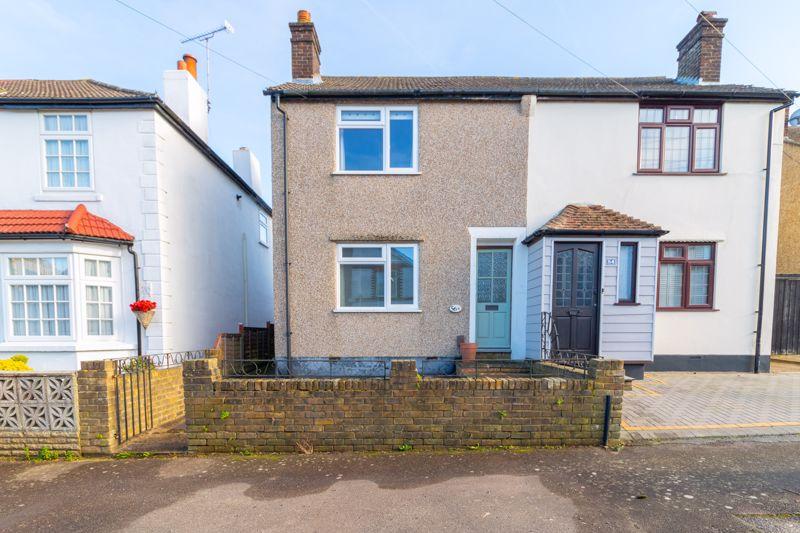 Alexandra Road, Warlingham 2 bed semidetached house £375,000