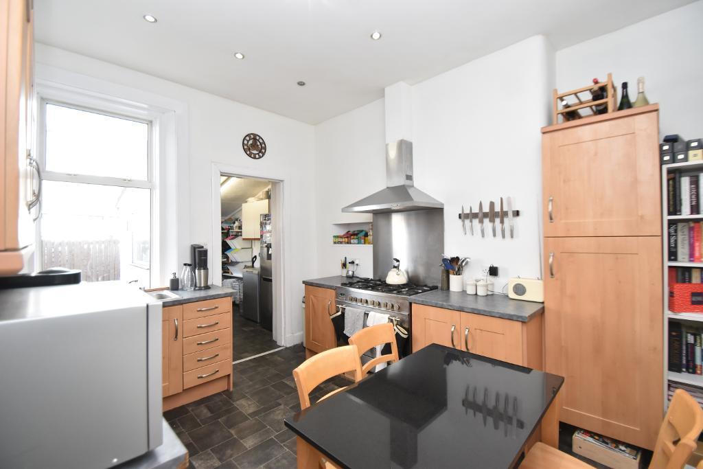 Southview Terrace, Glasgow, G64 1RZ 2 bed semidetached