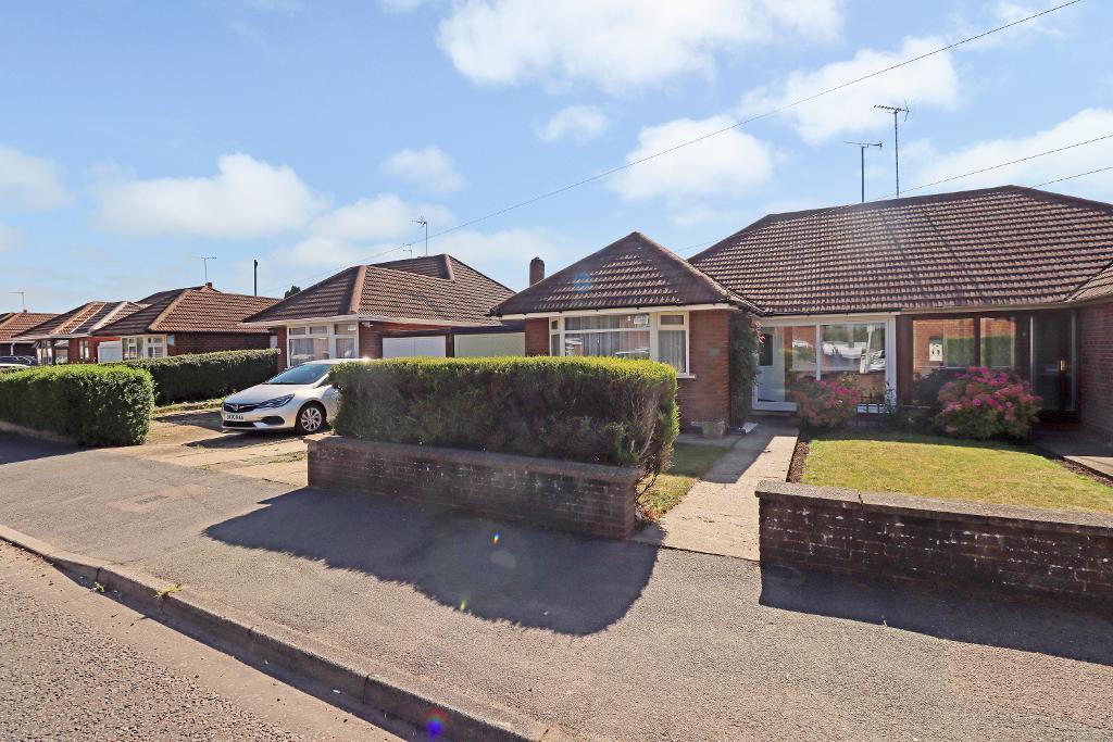 Austin Road, Icknield, Luton... 3 bed bungalow £350,000