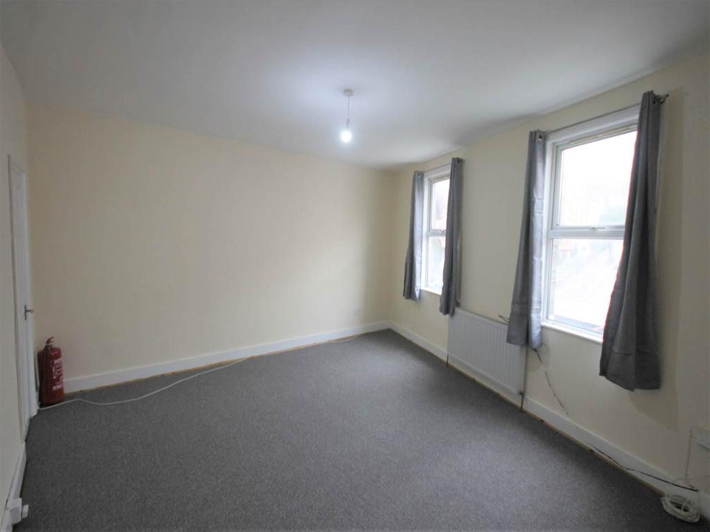 Forest Road, Walthamstow, London 2 bed flat £1,300 pcm (£300 pw)