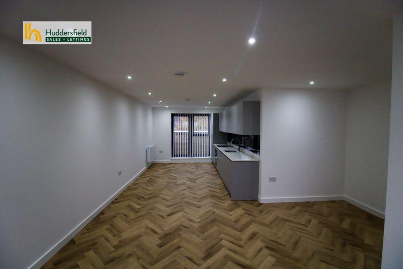 High Street Wanstead, London 2 bed apartment £1,900 pcm (£438 pw)