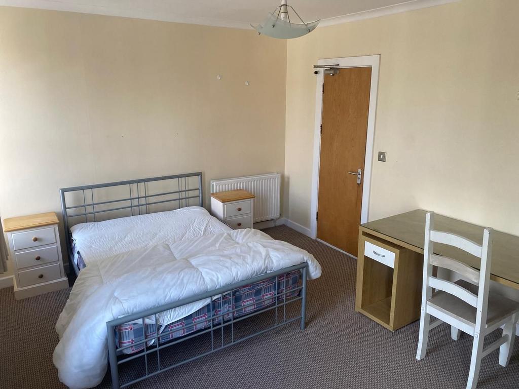 Bed 4 Pic 1