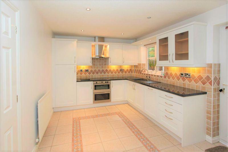 10 Church Meadow, Shifnal. TF11 9AD 4 bed detached house £1,300 pcm