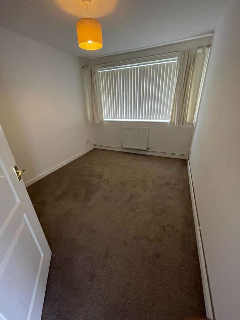Slade Road, Sutton Coldfield 2 bed £875 pcm (£202 pw)