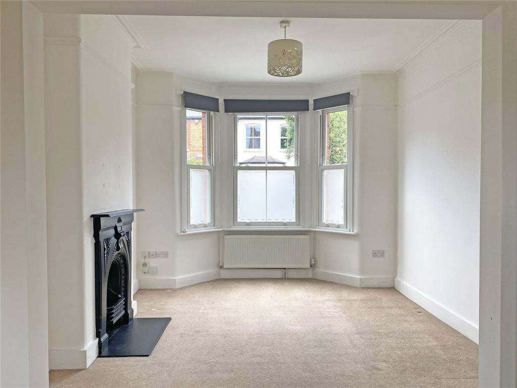 Arlington Road, Teddington... 2 bed terraced house £1,850 pcm (£427 pw)