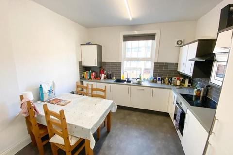 4 bedroom flat to rent, 3a Westbourne Road, Broomhill