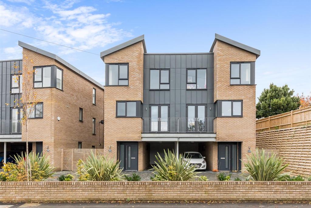 Denton Road, Newhaven 3 bed semidetached house £370,000