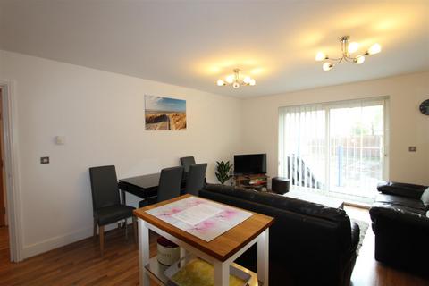 2 bedroom flat to rent, Catherines Road, Southbourne Cliffs