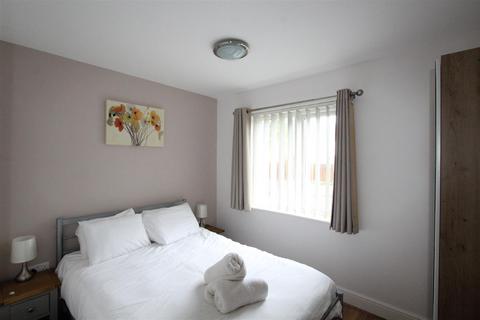 2 bedroom flat to rent, Catherines Road, Southbourne Cliffs