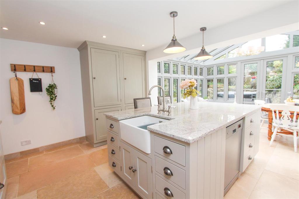 Dapps Hill, Keynsham, Bristol 2 bed terraced house £450,000