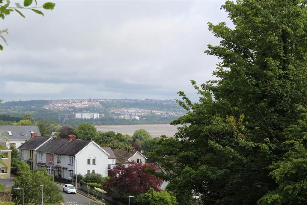 Waverley Drive, Mumbles, Swansea 4 bed detached house £400,000