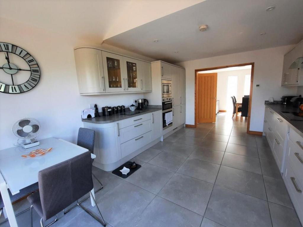Kitchen 3.jpg