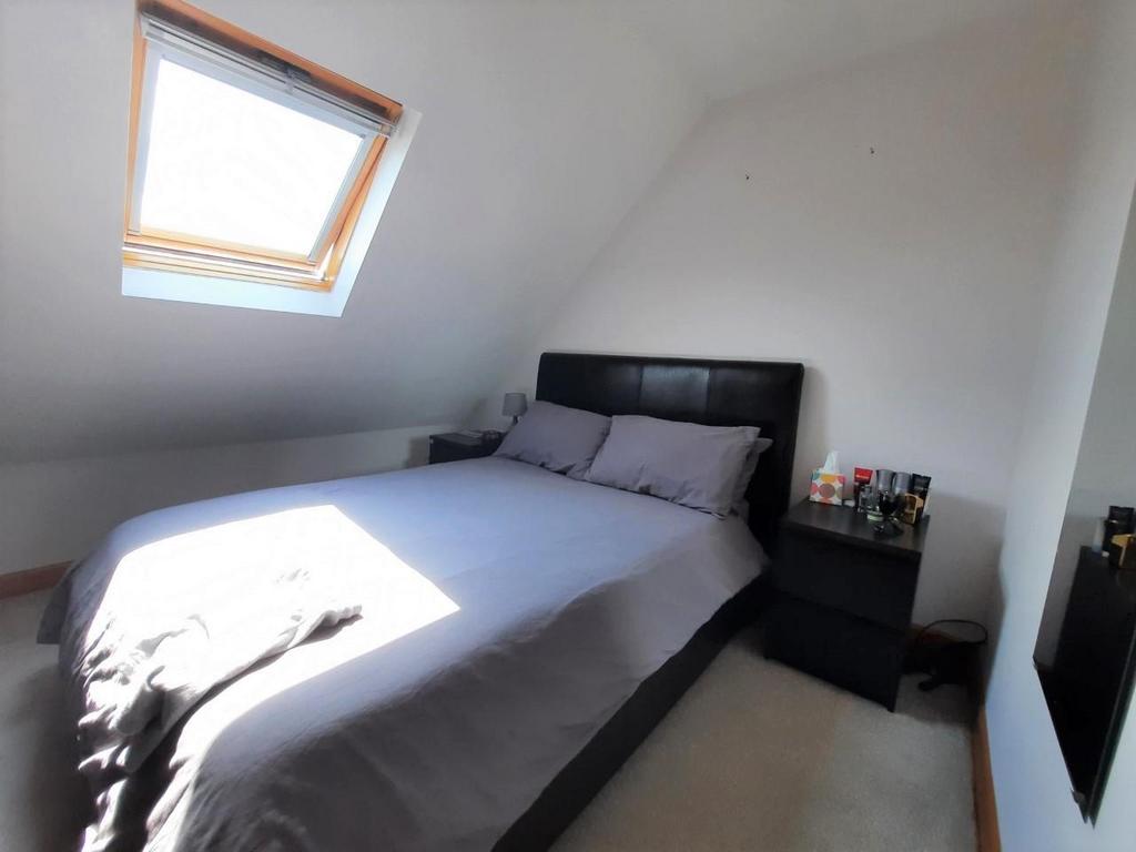 Bed 2.jpg