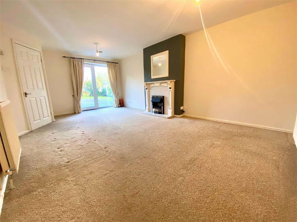 Summerfield Court, Shay Lane, Halifax, HX2 3 bed townhouse £130,000
