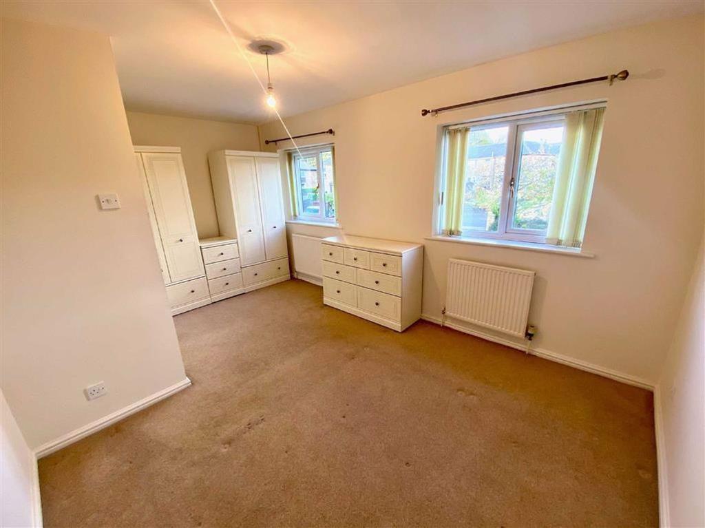 Summerfield Court, Shay Lane, Halifax, HX2 3 bed townhouse £130,000