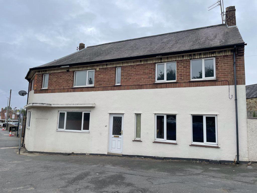 Station Road, Burton Latimer, Kettering, Northants 2 bed flat £675