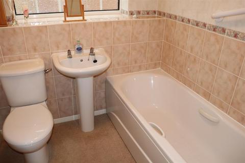 72 Sycamore, Wilnecote, Tamworth, B77 5HE