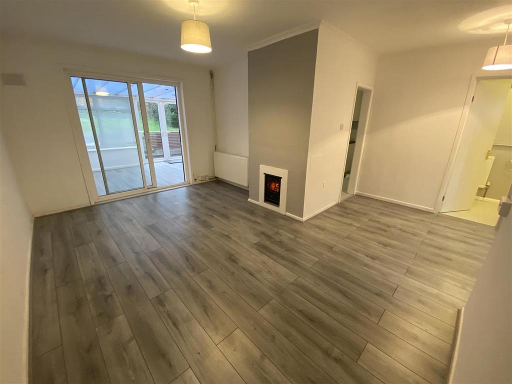 Ryecroft, Harlow, Essex, CM19 4BE 3 bed terraced house £1,425 pcm (£