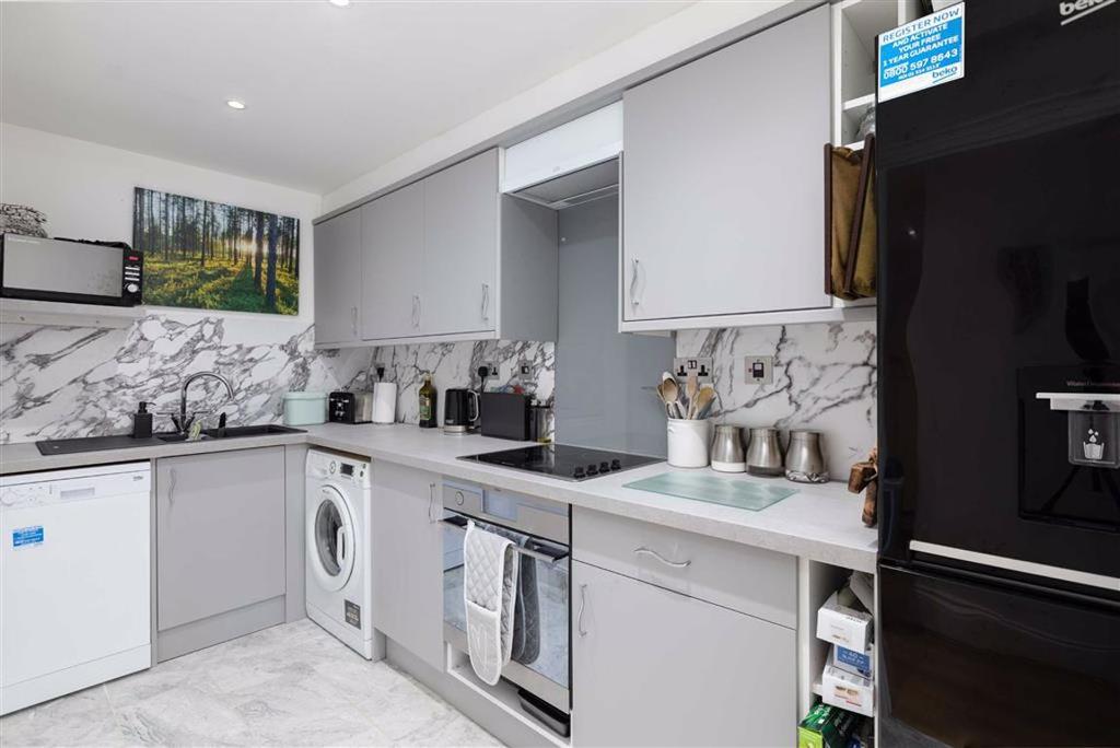 Sanders Place, Hitchin, Hertfordshire 2 bed flat £275,000