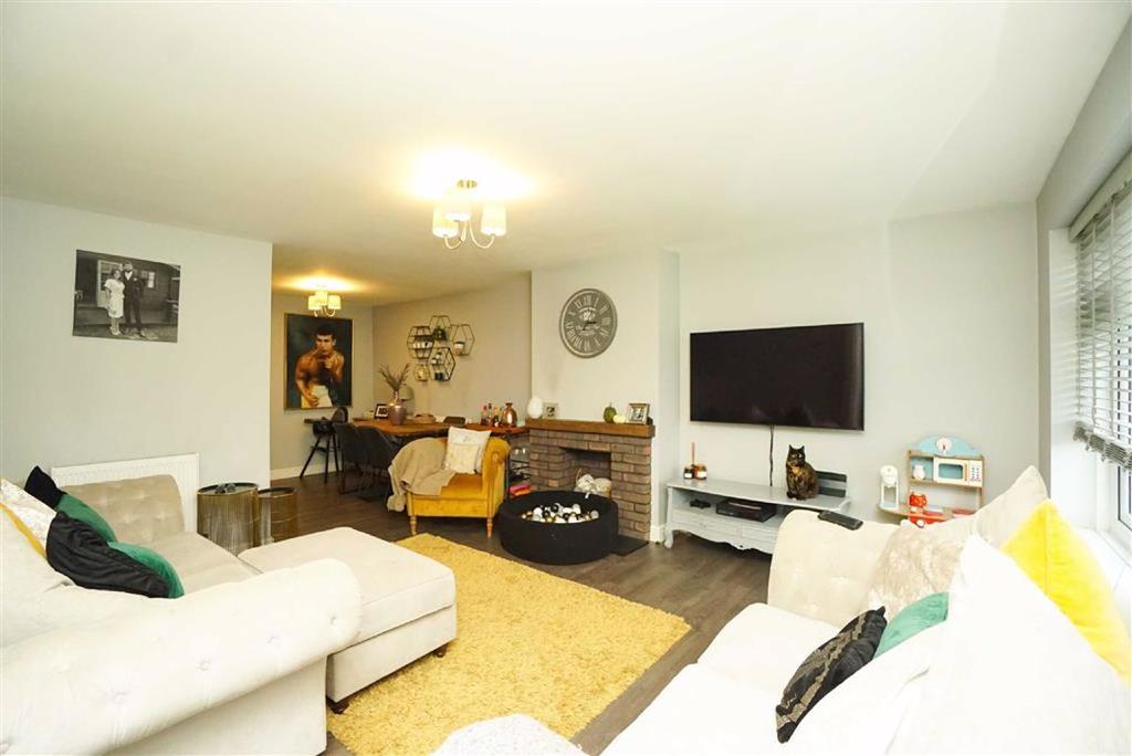 The Links, St. Leonardsonsea, East Sussex 3 bed semidetached house