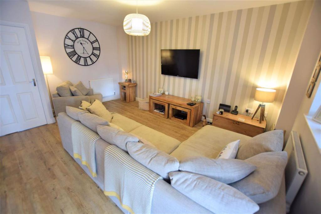 Sorrel Gardens, Portishead 3 bed house £1,550 pcm (£358 pw)