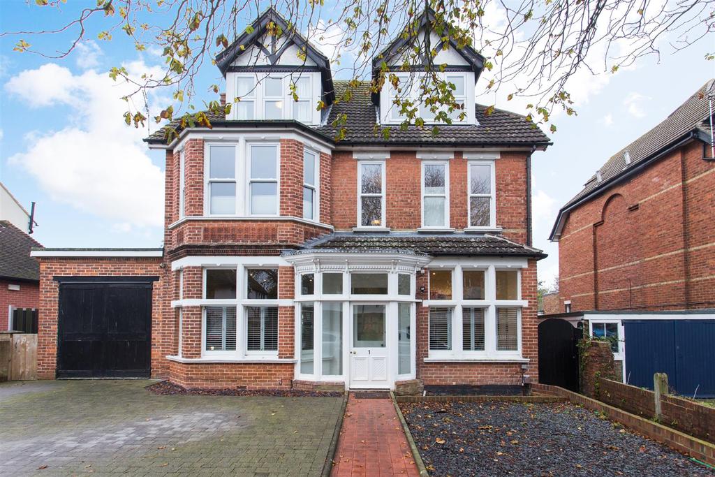 Julian Road, Folkestone 6 bed house £3,500 pcm (£808 pw)