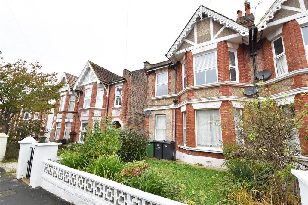 Ashburnham Road, Hastings 2 bed flat £950 pcm (£219 pw)