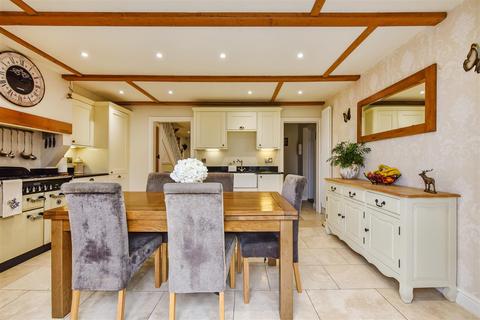 2 Chantry Mead, Barnham, Bognor Regis, PO22 0DE