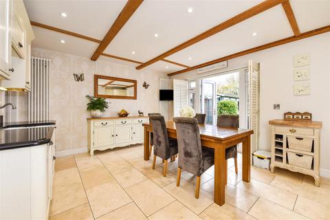 2 Chantry Mead, Barnham, Bognor Regis, PO22 0DE