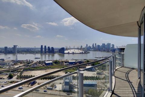 3 bedroom apartment to rent - Expansive 3 bedroom Penthouse Canary Wharf Views and Docklands