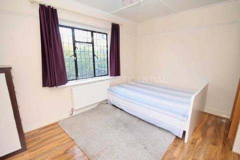 14 Lime Grove, New Malden, KT3 3TW
